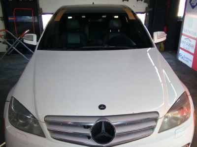 Установка лобового стекла Mercedes W204, C Class 2007-