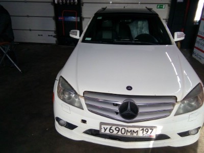 Установка автостекла Mercedes W204, C Class 2007-