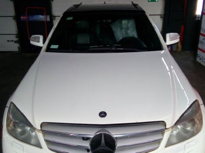 Установка лобового стекла Mercedes W204, C Class 2007-