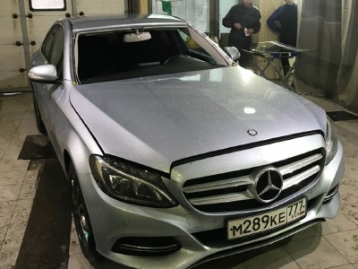 Установка лобового стекла Mercedes W205 (C Class) 4D Sed -