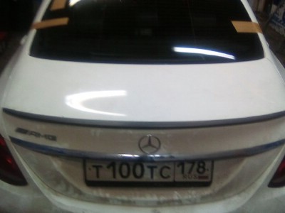 Установка заднего стекла Mercedes W205 Sed 2014-