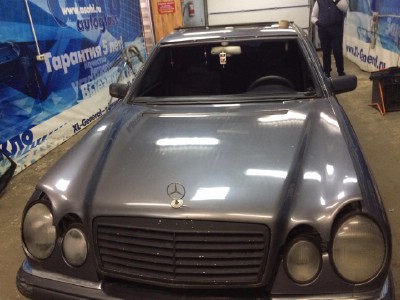 Установка лобового стекла Mercedes W210, E Class 200-430 1995-2003