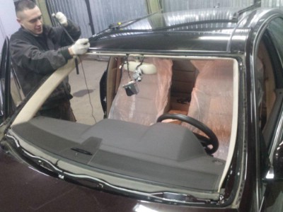 Установка лобового стекла Mercedes W212 -