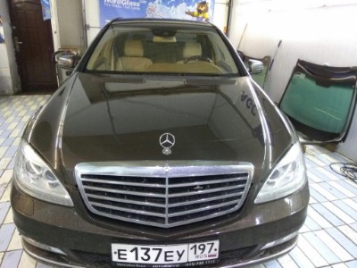 Установка лобового стекла Mercedes S Class W221 2011-2013