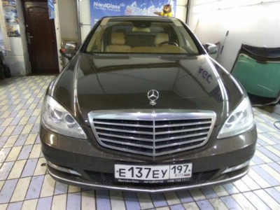 Установка лобового стекла Mercedes S Class W221 2011-2013