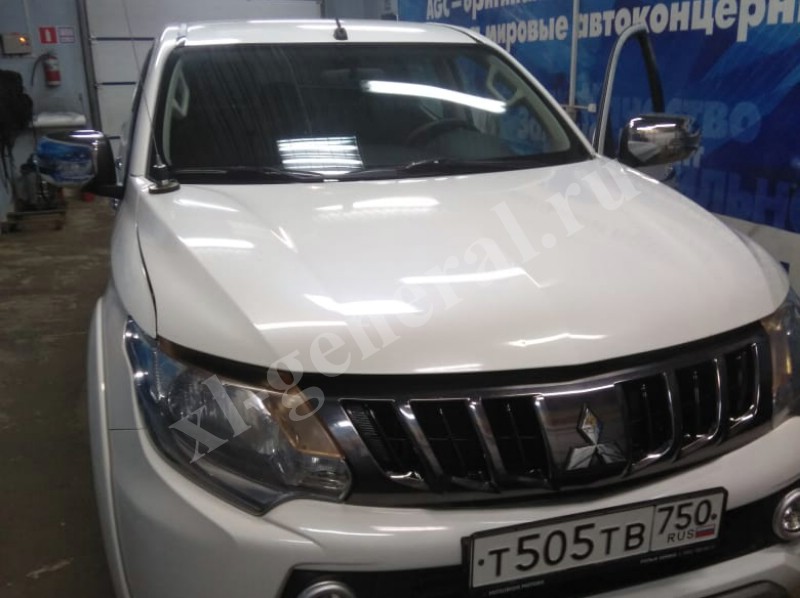 Лобовое стекло Mitsubishi L-200 Pajero Sport 2015-