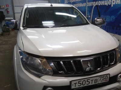 Установка лобового стекла Mitsubishi L-200 Pajero Sport 2015-