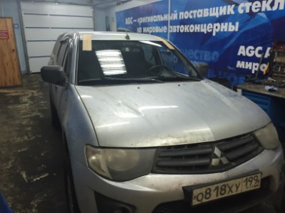 Установка лобового стекла Mitsubishi L200 2006-2015