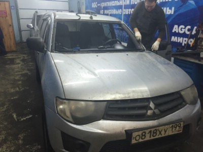 Установка лобового стекла Mitsubishi L200 2006-2015