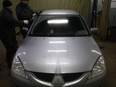 Установка автостекла Mitsubishi Lancer 9 СД+УН 2003-2007