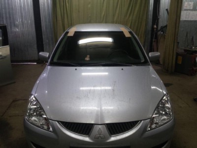 Установка автостекла Mitsubishi Lancer 9 СД+УН 2003-2007