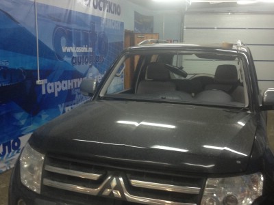 Лобовое стекло MITSUBISHI SHOGUNPAJERO III-IV 3D-5d 2000