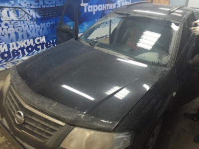 Установка лобового стекла Nissan ALMERA (N16E) 35D HB 2000