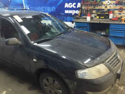 Установка лобового стекла Nissan ALMERA (N16E) 35D HB 2000