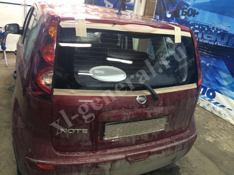 Заднее стекло Nissan Note 2000-2013