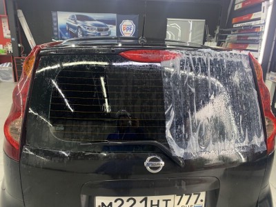 Замена и тонирование стекла крыши багажника Nissan Note 5D HB 2006-
