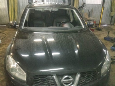 Установка лобового стекла Nissan Qashqai 2006-2013