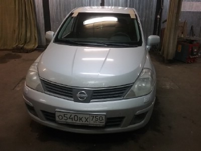 Установка автостекла Nissan Tiida 2004-2014