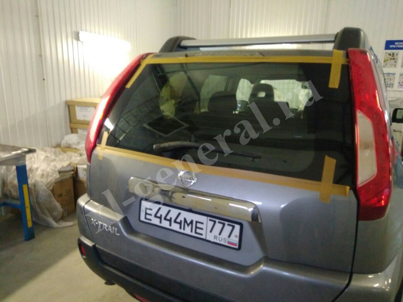 Заднее стекло Nissan X-Trail T30 2012-