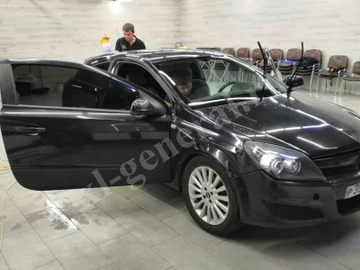 Тонирование стекла Opel Astra H -