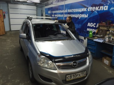 Установка лобового стекла OPEL ZAFIRA B 2005-2011