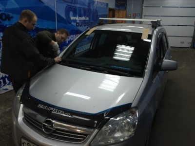 Установка лобового стекла OPEL ZAFIRA B 2005-2011