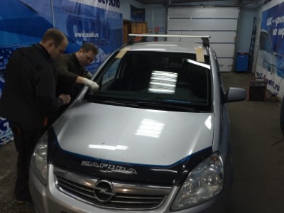 Установка лобового стекла OPEL ZAFIRA B 2005-2011