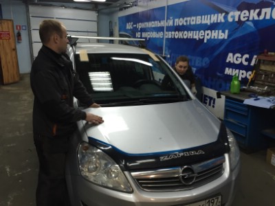 Установка лобового стекла OPEL ZAFIRA B 2005-2011