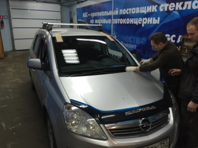 Установка лобового стекла OPEL ZAFIRA B 2005-2011