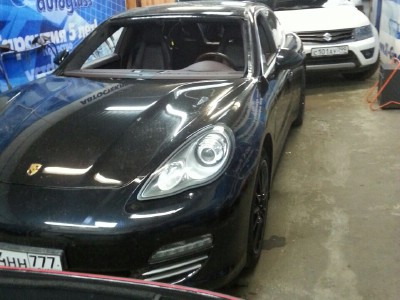 Установка лобового стекла Porsche Panamera 5 HBK 2009