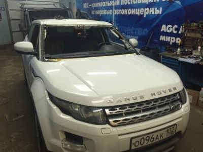 Установка лобового стекла Range Rover EVOQUE 3D 2009-2014