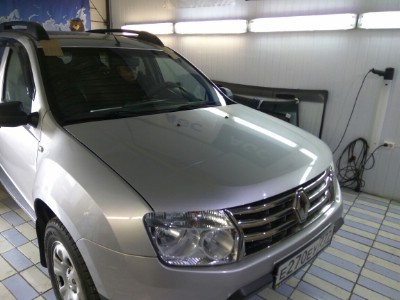 Установка автостекла на Renault Sandero/Duster/Terrano 5D HB 2010-