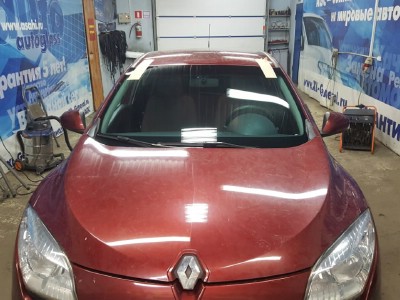 Установка лобового стекла Renault Megane 5D HB 2008-2016