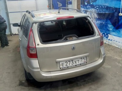 Установка заднего стекла Renault Megane II 2000-2008