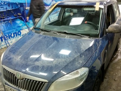 Установка лобового стекла Skoda Fabia II 2007-2014