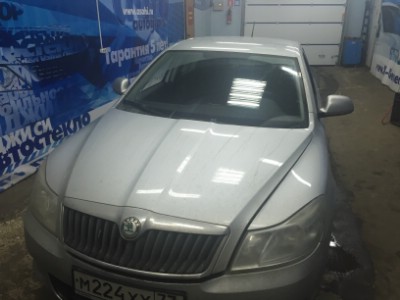 Установка лобового стекла Skoda OCTAVIA A5 5D HB 2009-2013