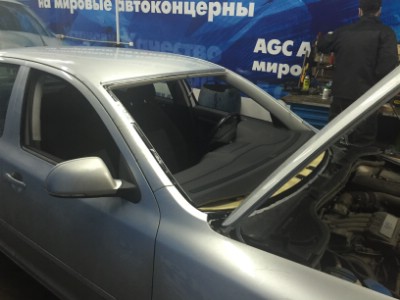 Установка лобового стекла Skoda OCTAVIA A5 5D HB 2009-2013