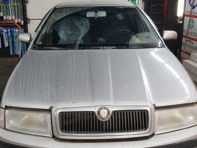 Установка лобового стекла Skoda Octavia Tour 5D HB 1997-2010