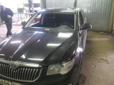 Установка лобового стекла Skoda SuperB -