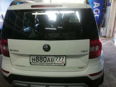 Установка лобового стекла Skoda Yeti 2010-