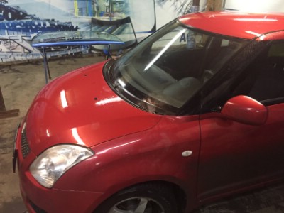 Установка лобового стекла Suzuki SWIFT 2005-2010