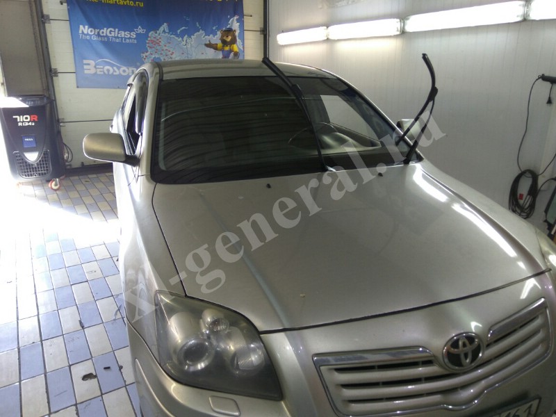 Лобовое стекло Toyota Avensis 4D SED, 5D Liftback 2003-2008