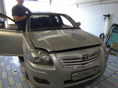 Установка лобового стекла Toyota Avensis 4D SED, 5D Liftback 2003-2008