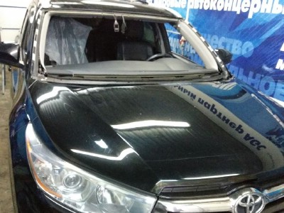 Установка лобового стекла Toyota Highlander 2014-