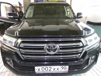 Установка лобового стекла Toyota Landcruiser 200 V8 (5D) 2015-