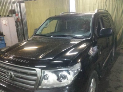 Установка лобового стекла Toyota Land Cruiser 2007-2012