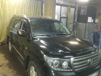 Установка лобового стекла Toyota Land Cruiser 2007-2012