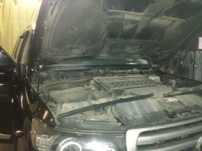 Установка лобового стекла Toyota Land Cruiser 2007-2012