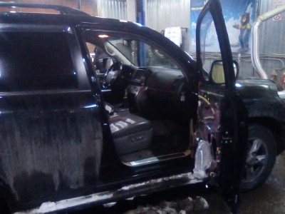 Установка лобового стекла Toyota LandcruisER 200 V8  2007-2012