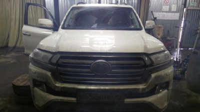 Установка лобового стекла Toyota Landcruiser 200 V8 (5D)